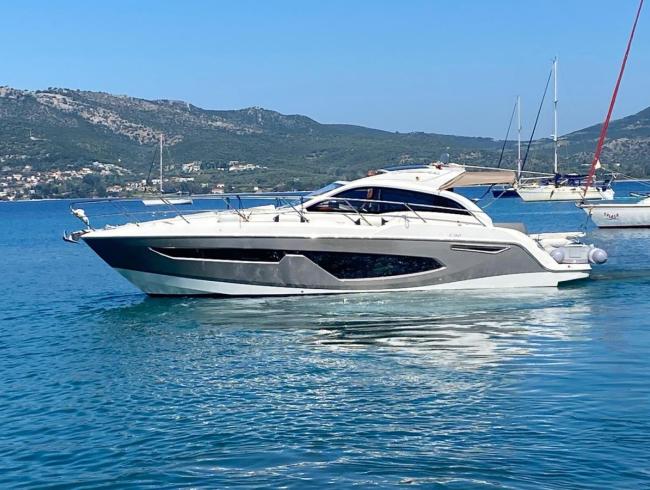 Sessa C38 motoryacht Belgian Boat Service Nieuwpoort