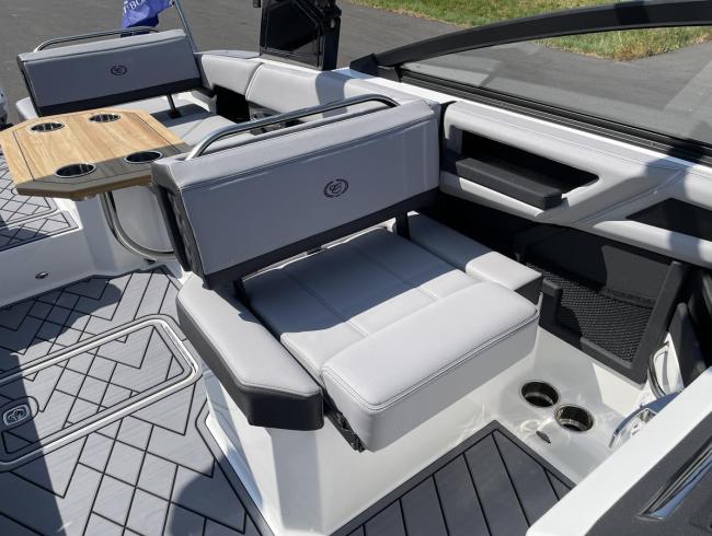 Cobaltboats R6 Outboard 