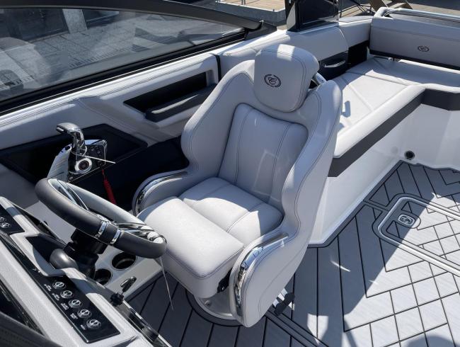 Cobaltboats R6 Outboard 