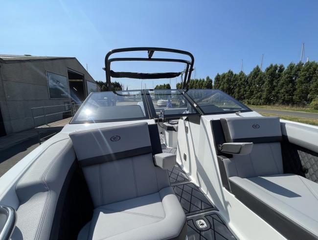 Cobaltboats R6 Outboard 
