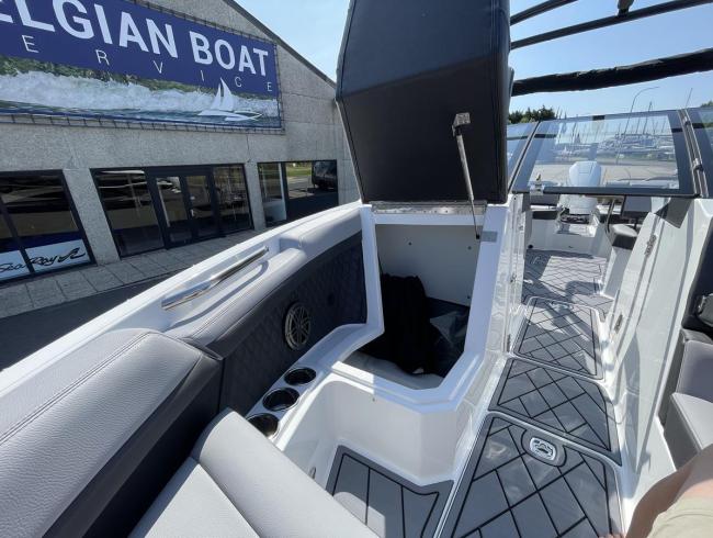 Cobaltboats R6 Outboard 