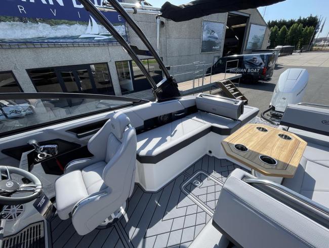 Cobaltboats R6 Outboard 