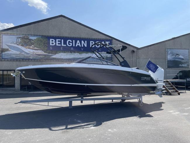 Cobaltboats R6 Outboard 