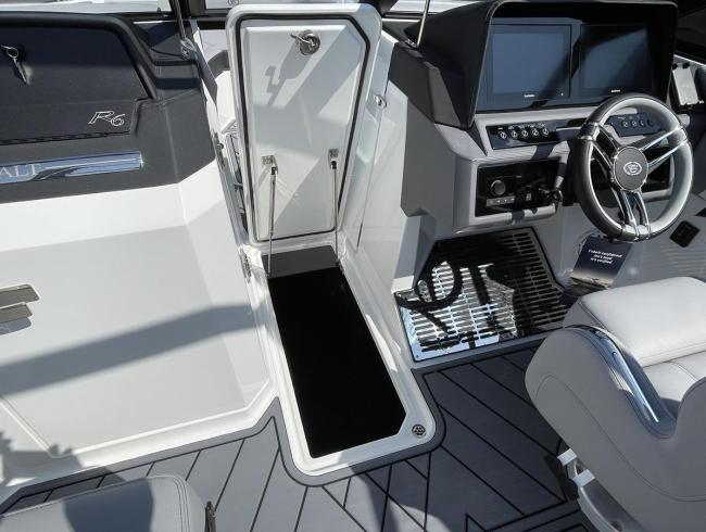 Cobaltboats R6 Outboard 