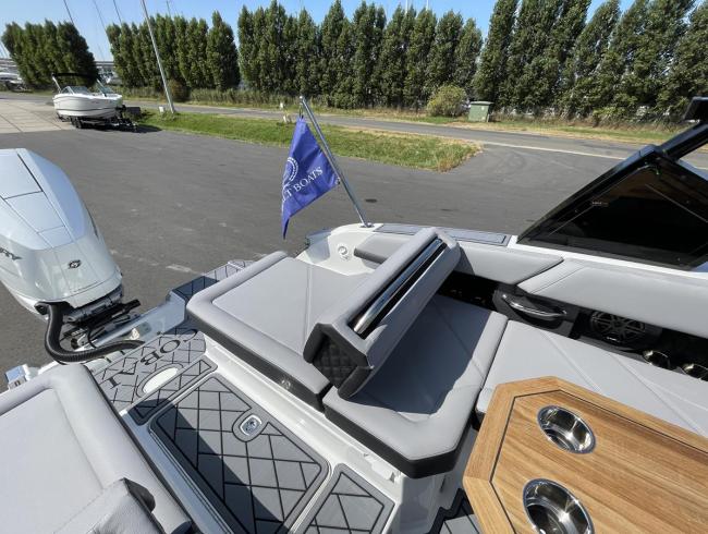 Cobaltboats R6 Outboard 