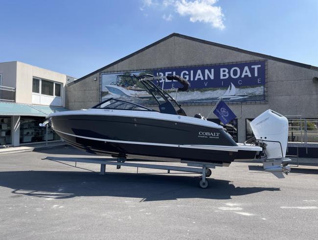 Cobaltboats R6 Outboard 