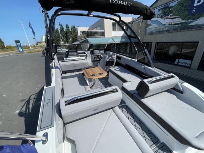 Cobaltboats R6 Outboard 