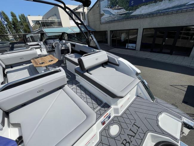 Cobaltboats R6 Outboard 