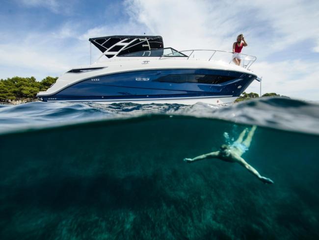 New Searay 290 Sundancer premiere op de Dusseldorf Boatshow BBS aanwezig op Searay stand