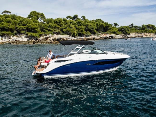 New Searay 290 Sundancer premiere op de Dusseldorf Boatshow BBS aanwezig op Searay stand