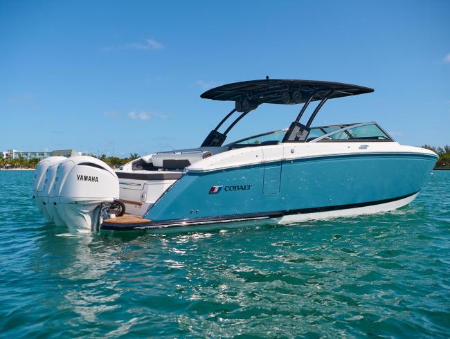 Cobaltboats R33 Outboard