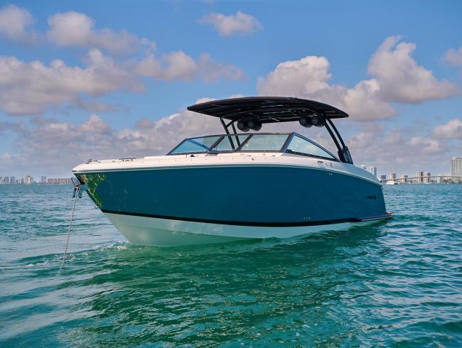 Cobaltboats R33 Outboard
