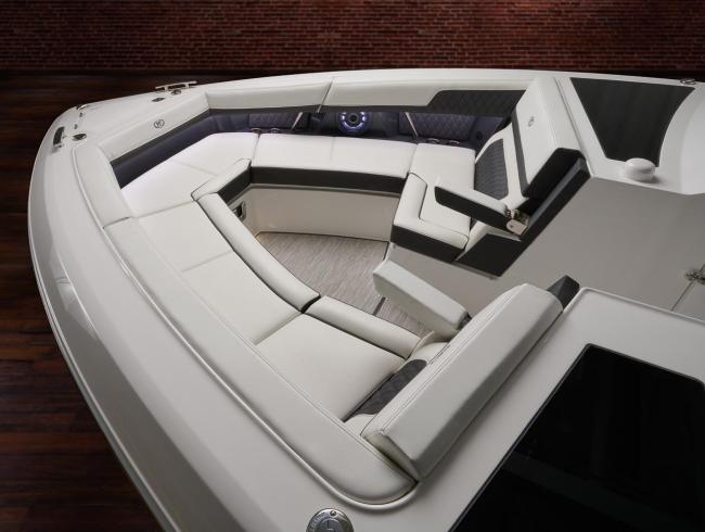 Cobaltboats R33 Outboard