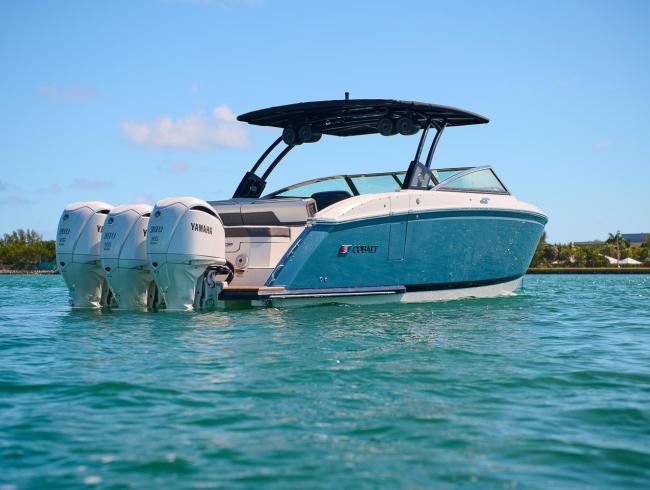Cobaltboats R33 Outboard