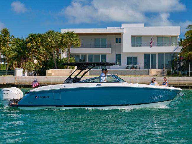 Cobaltboats R33 Outboard