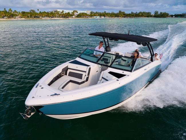 Cobaltboats R33 Outboard