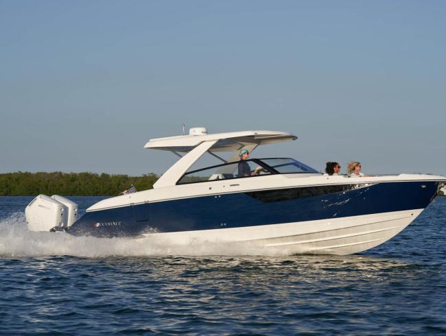 Cobaltboats R35 Outboard