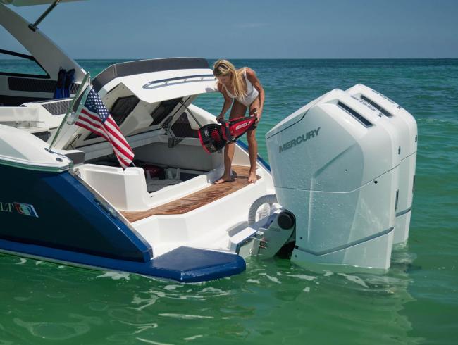 Cobaltboats R35 Outboard