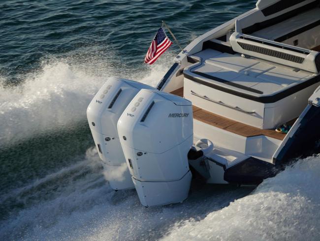Cobaltboats R35 Outboard