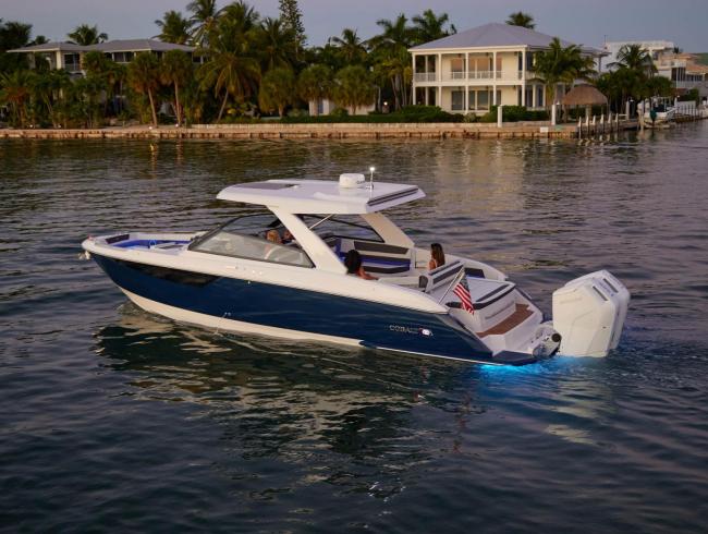 Cobaltboats R35 Outboard