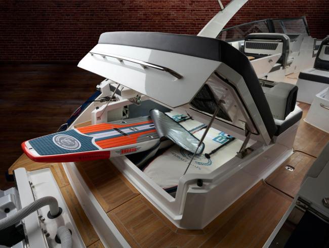 Cobaltboats R35 Outboard