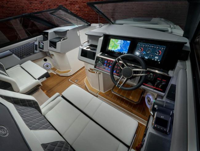 Cobaltboats R35 Outboard