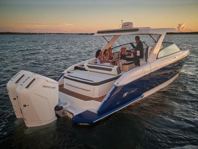 Cobaltboats R35 Outboard