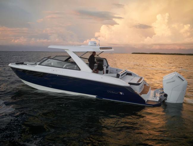Cobaltboats R35 Outboard