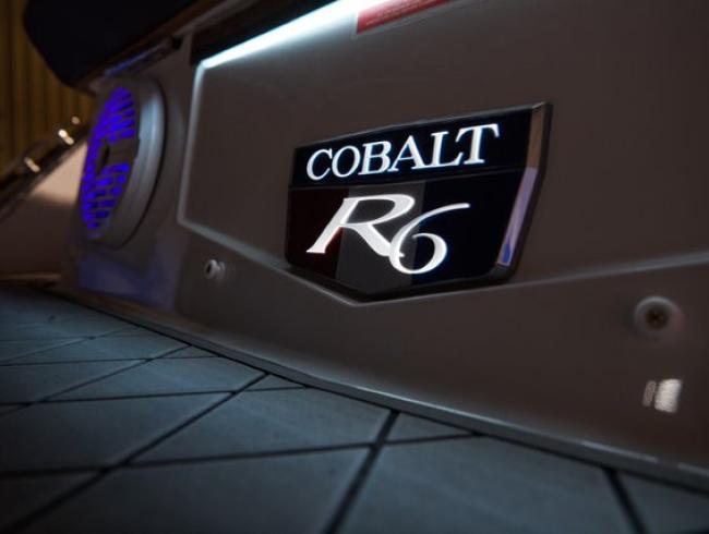 Cobalt R6 Bowrider