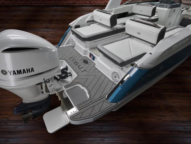 Cobalt R6 Outboard