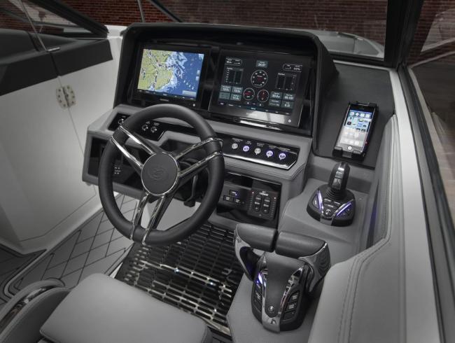 Cobalt R8 Outboard