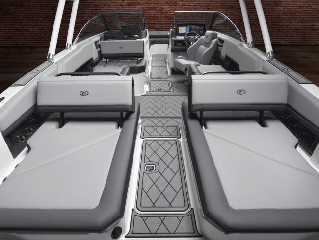 Cobalt R8 Outboard
