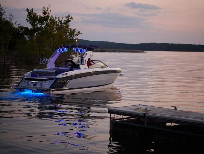 COBALTBOATS R8 SURF