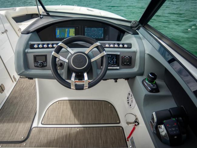 SC30 Cobalt Boats