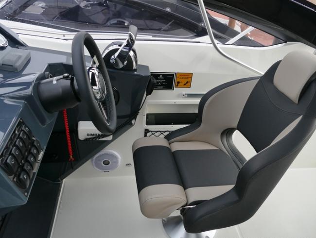 Parker 690  Daycruiser