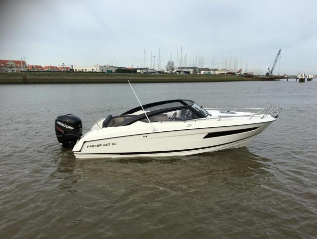 Parker 690  Daycruiser