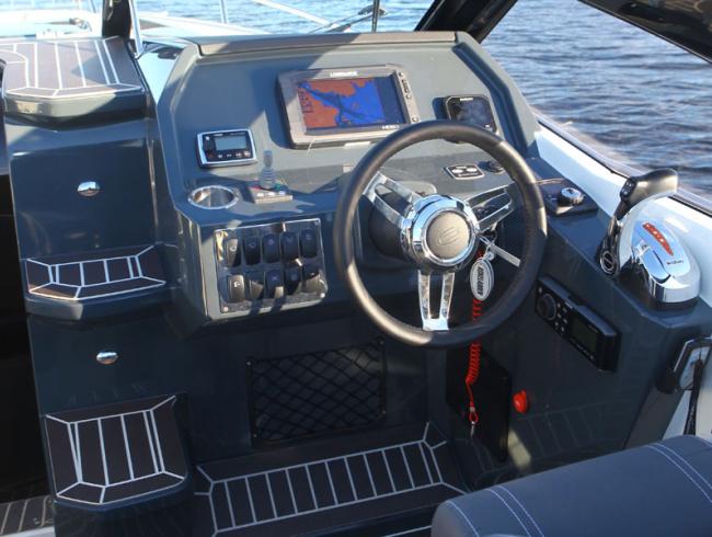 Parker 690  Daycruiser