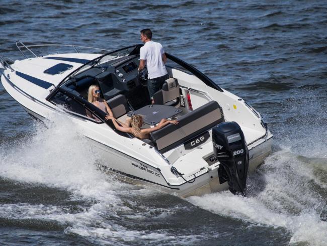 Parker 690  Daycruiser