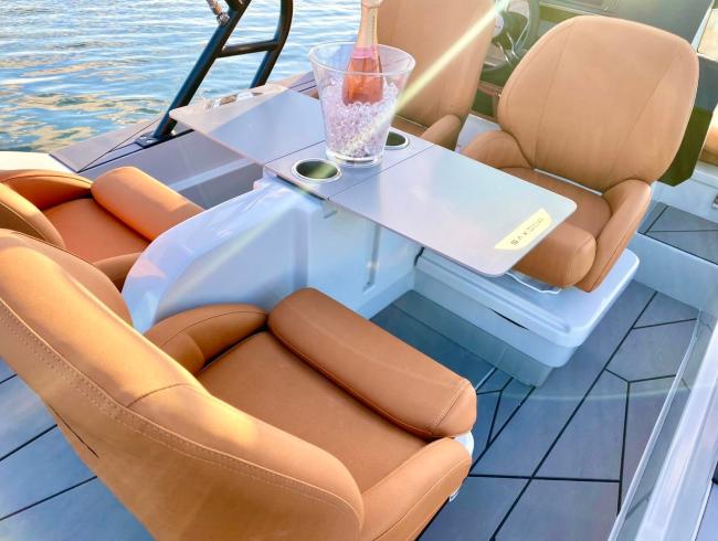 Saxdor 200 Sport 6 seat limousine seating