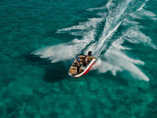 New Sea Ray 230 SPX Outboard