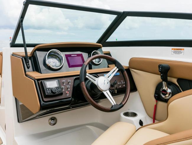 New Sea Ray 230 SPX Outboard