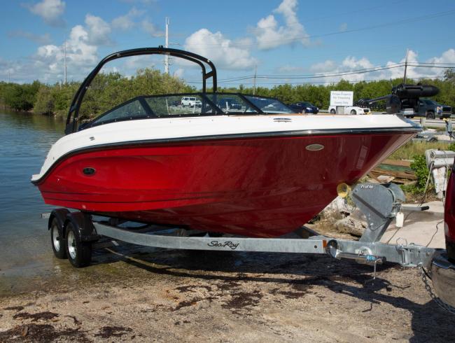 New Sea Ray 230 SPX Outboard