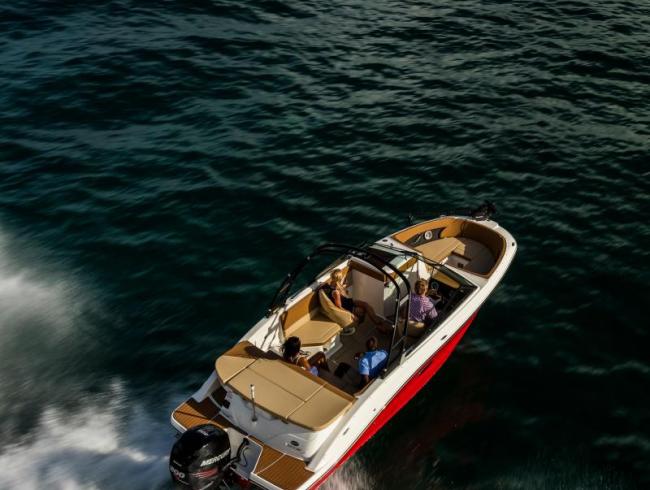 New Sea Ray 230 SPX Outboard