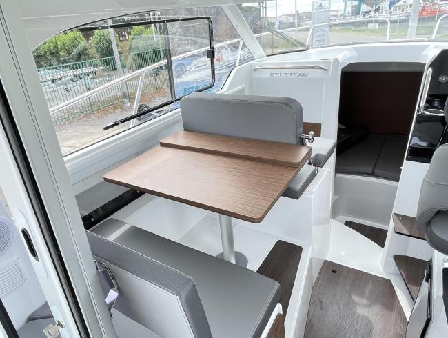 Beneteau Antaris 8 OB Versie2