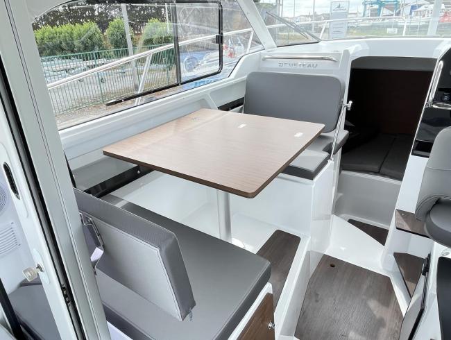 Beneteau Antaris 8 OB Versie2
