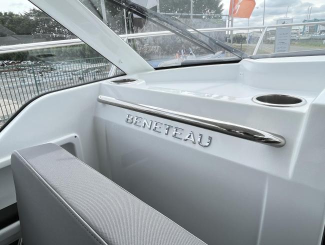 Beneteau Antaris 8 OB Versie2