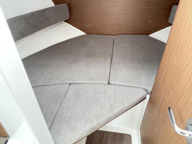 Beneteau Antaris 8 OB Versie2