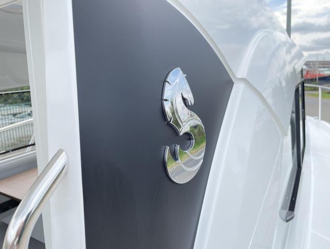 Beneteau Antaris 8 OB Versie2