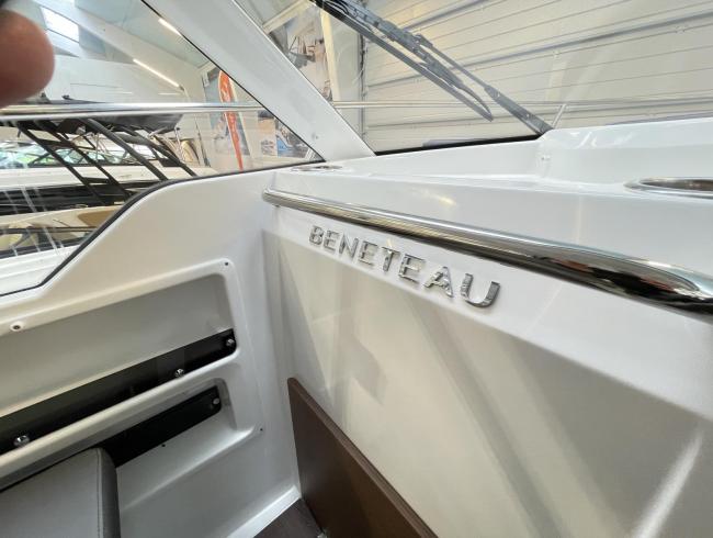 Beneteau Antaris 8 OB Versie2
