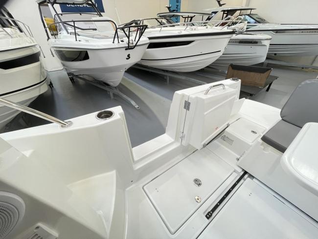 Beneteau Antaris 8 OB Versie2